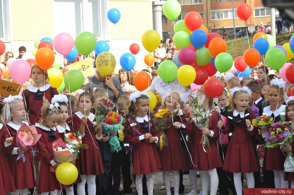 Во Владимире прошли праздничные линейки в честь 1 сентября (фото)