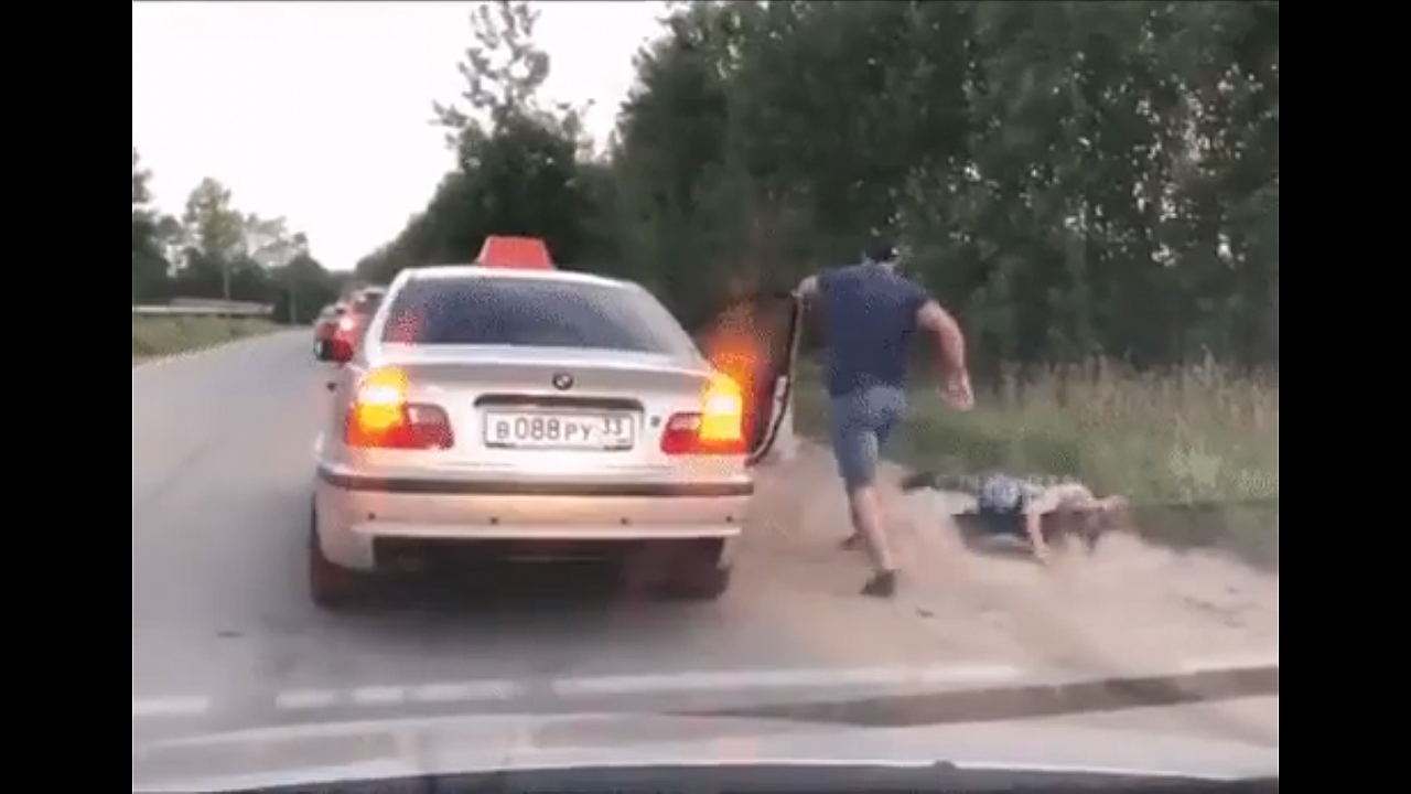 Водитель владимирского такси выбросил пассажира на обочину