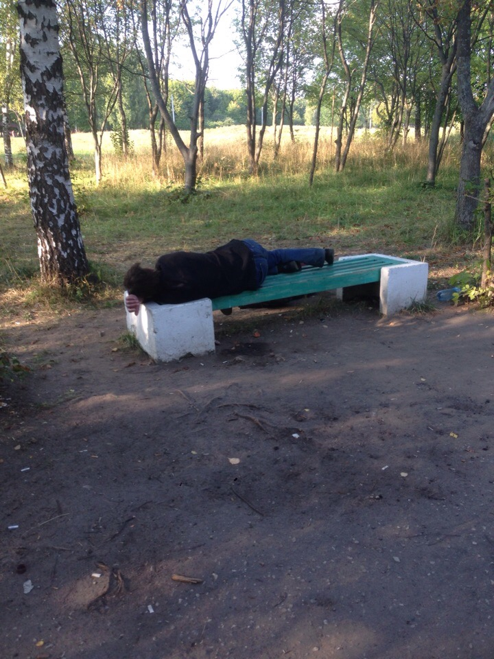 Владимирцы жалуются на пьяниц, спящих на скамейках