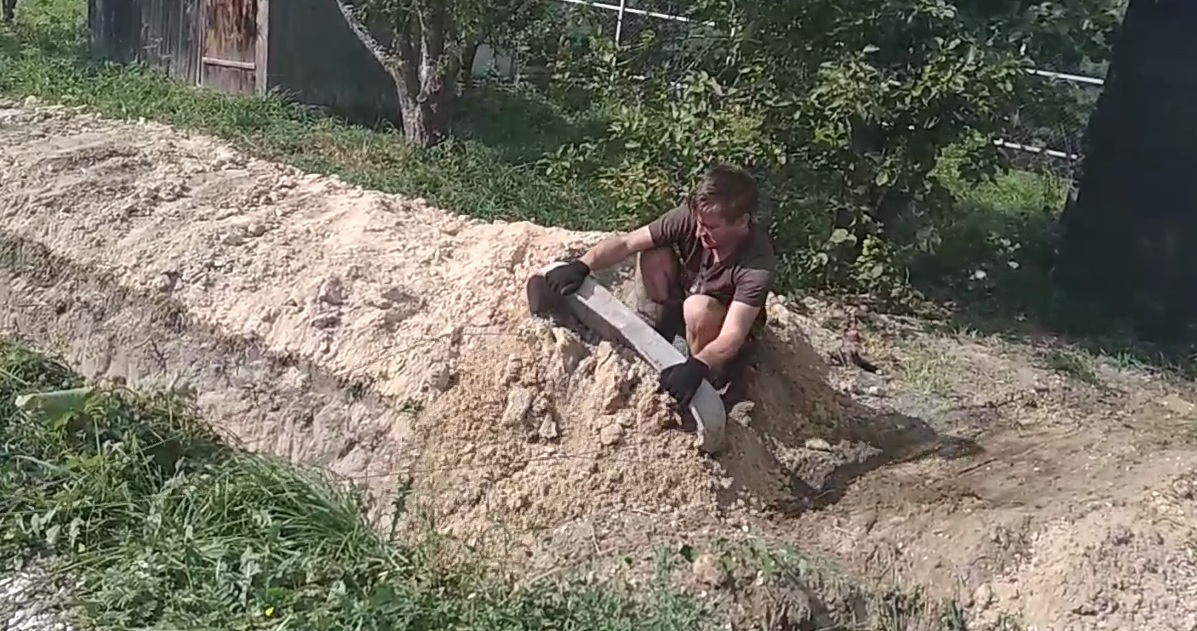 Владимирцы изобрели новый креативный способ закапывания траншей (видео)
