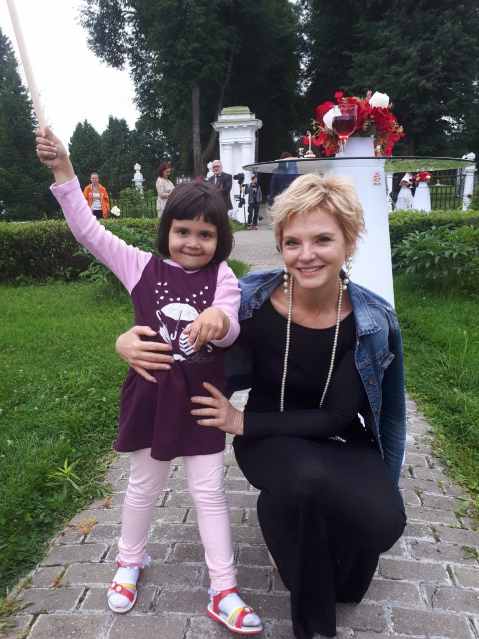 4-летняя малышка из Владимира отыграла 10 часов на съемках сериала на Первом