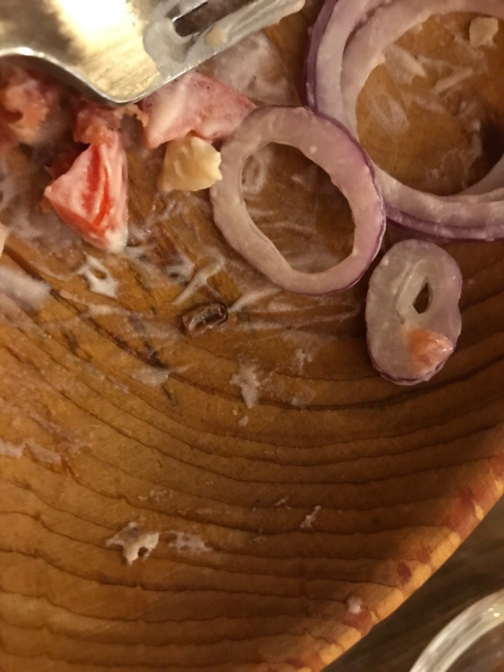 Горожанка обнаружила лишний "ингредиент" в салате одного из владимирских кафе