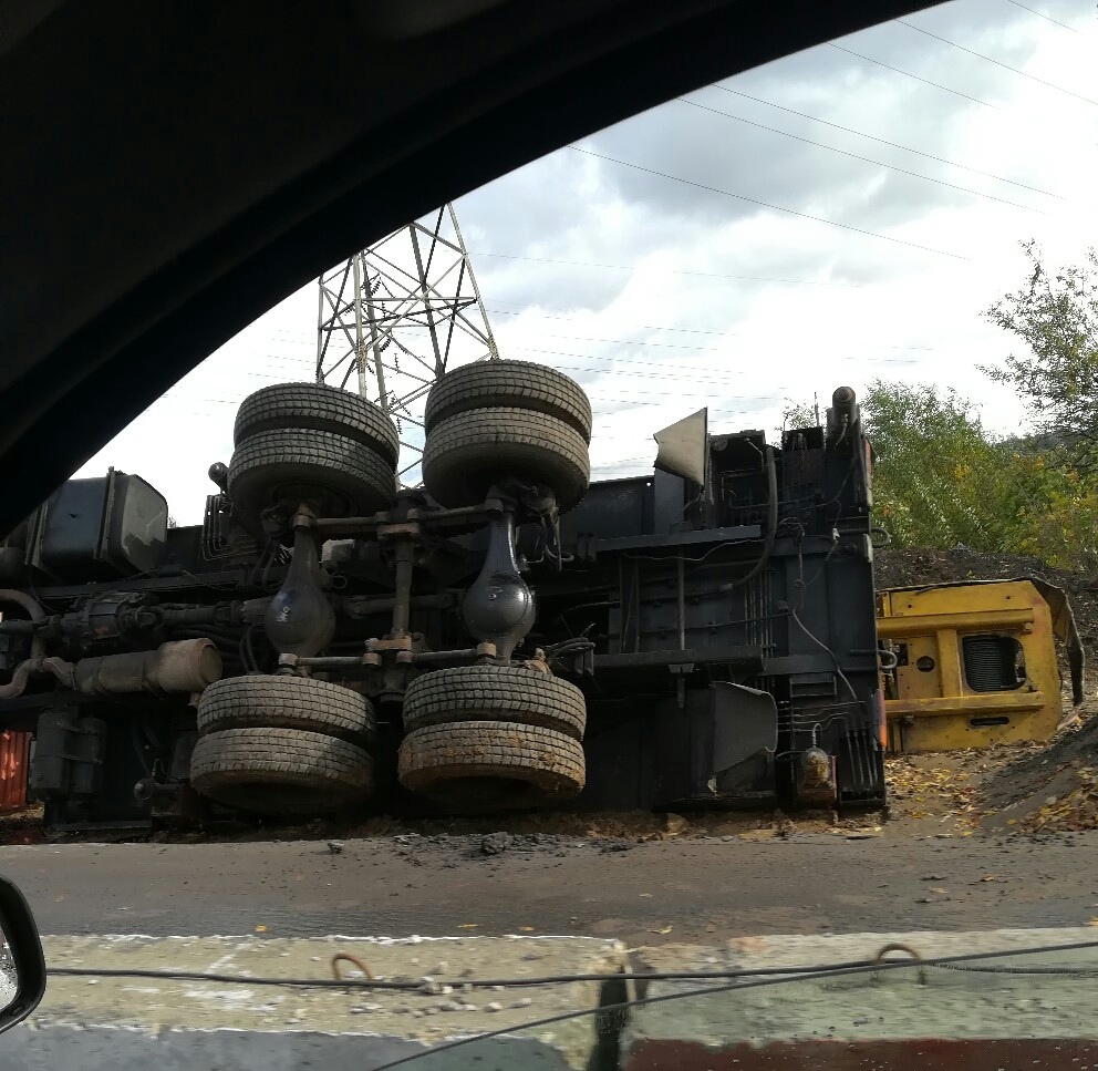 На Пекинке упал строительный кран (фото)