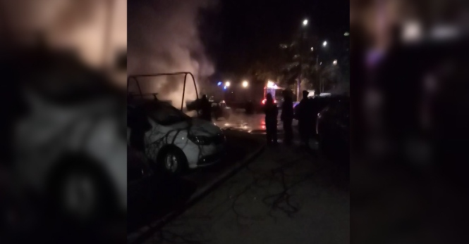 Ночной пожар во Владимире: жители спасли машину (видео)