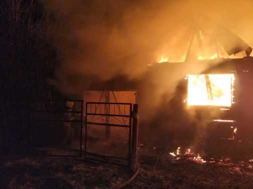 Под Владимиром в страшном пожаре сгорел жилой дом