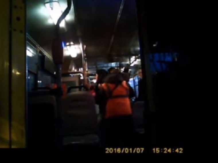 Владимирцы сообщают о жестоком избиении в троллейбусе