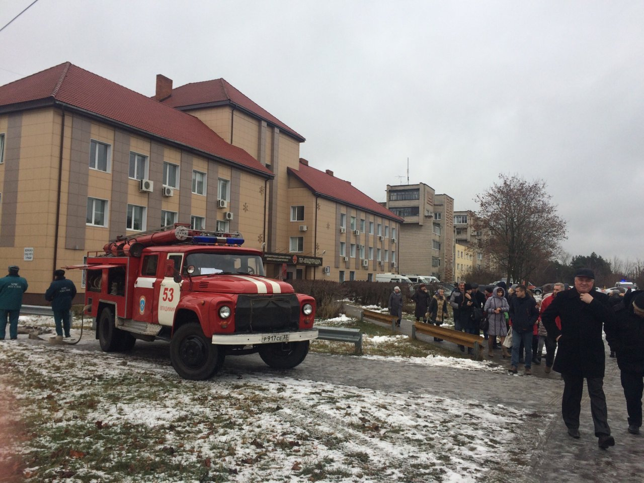 Ищут бомбу: во Владимире эвакуировали административное здание