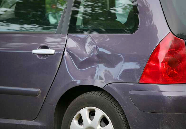 Во Владимирской области пьяный мужчина отпинал чужую машину на статью