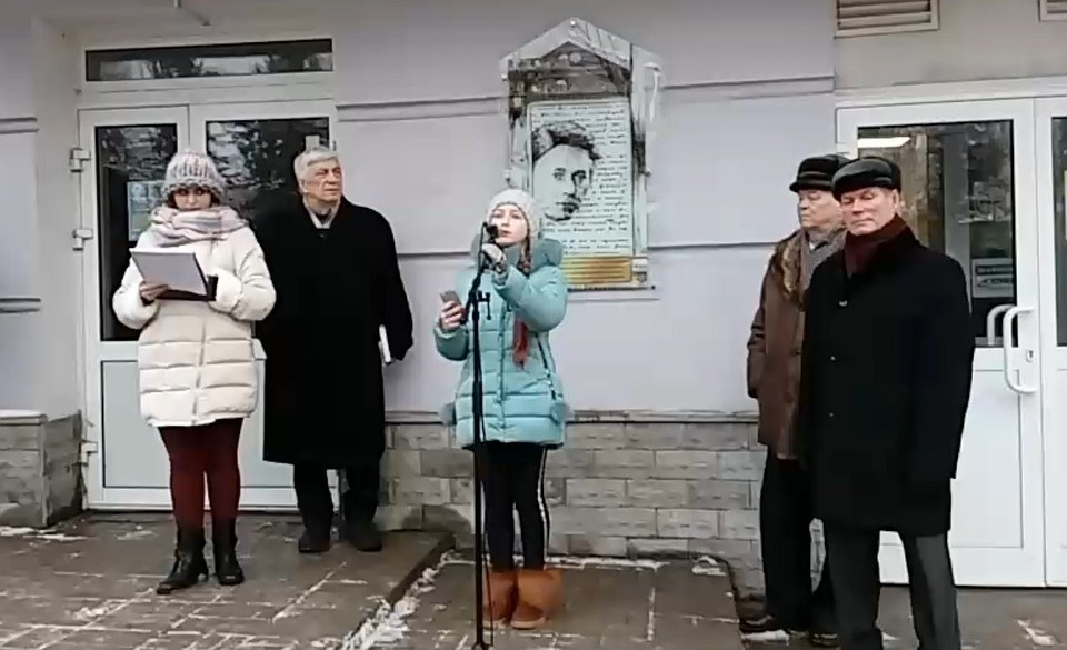 Вандалы разбили мемориальную доску, открытую  к 100-летию Солженицына в Гусе