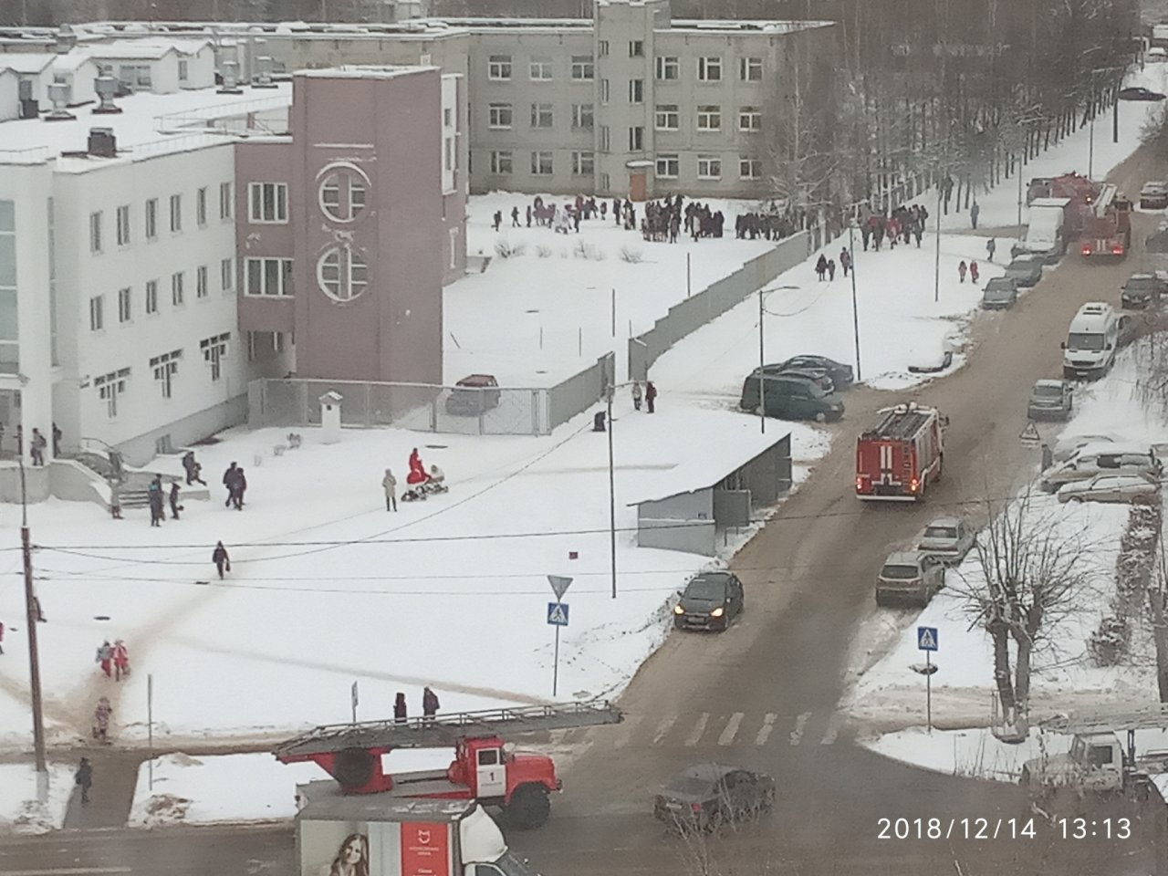 Из-за возгорания во Владимире экстренно эвакуировали более 200 школьников