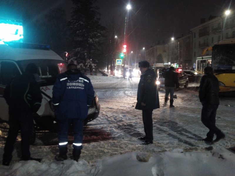 Во Владимире автобус столкнулся с машиной "скорой помощи"