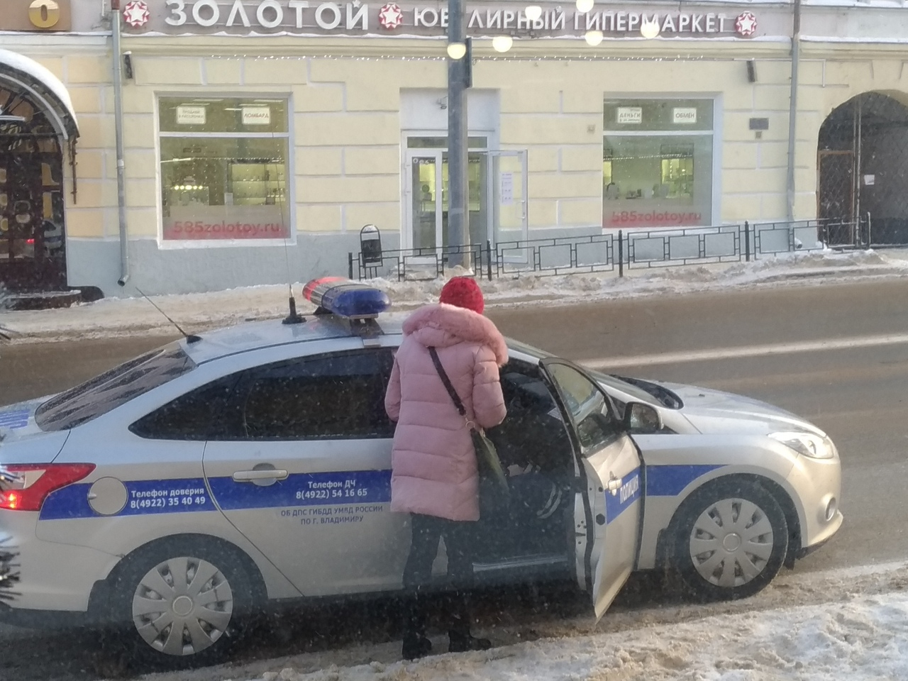 Владимирцев наказывают за переход дороги в неположенных местах