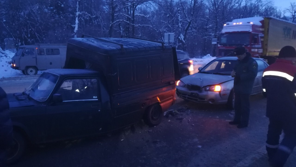 Во Владимире у поворота на Семязино столкнулись сразу четыре автомобиля