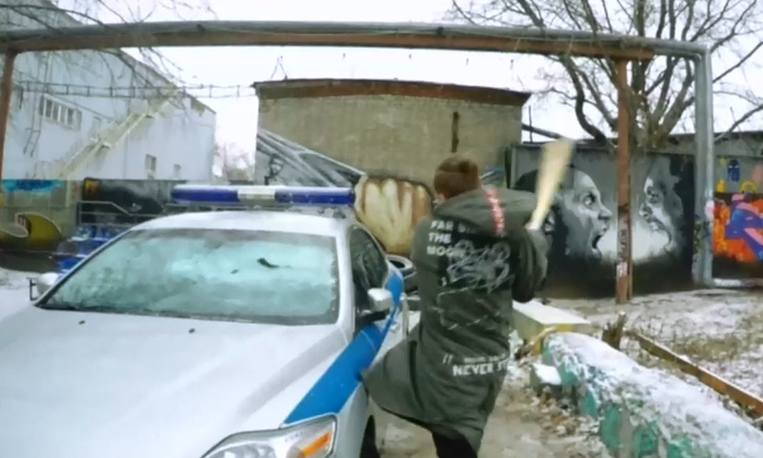 "Бейсболист" из Вязников разгромил полицейский автомобиль