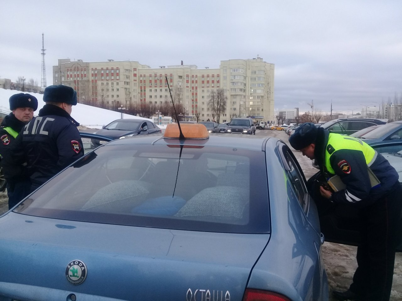 Тотальная проверка таксистов: ГИБДД Владимира провели рейд