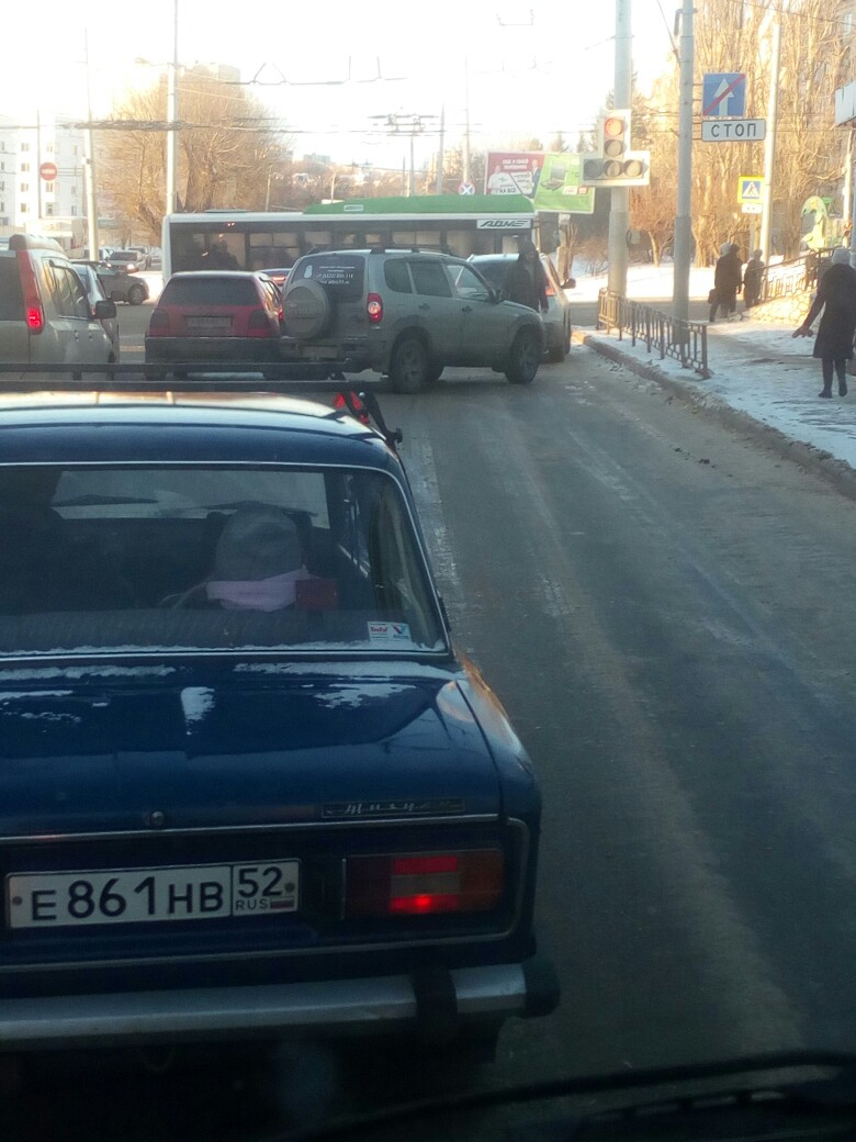 ДТП во Владимире: две легковушки столкнулись в утренний час пик