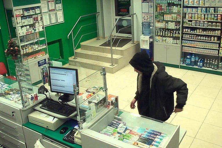 Житель Камешково ограбил аптеку, чтобы выпить с приятелем