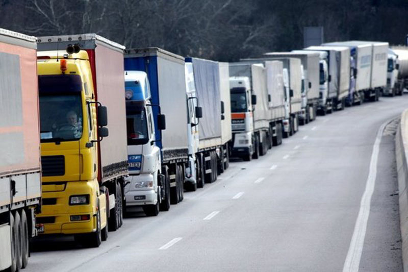 Фуры, стоп: грузовикам ограничат движение по федеральным трассам
