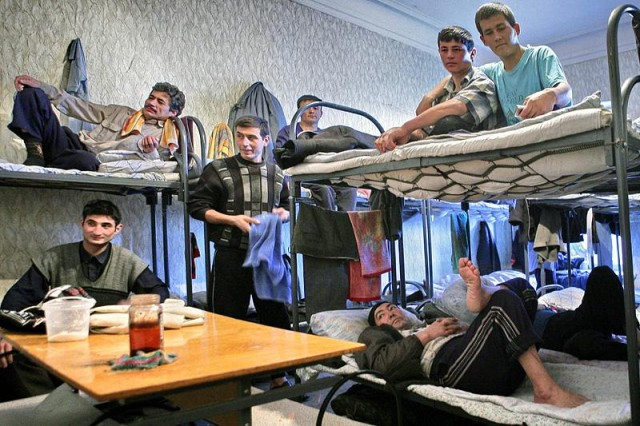 Жители Владимирской области упрощают жизнь мигрантов в обмен на деньги