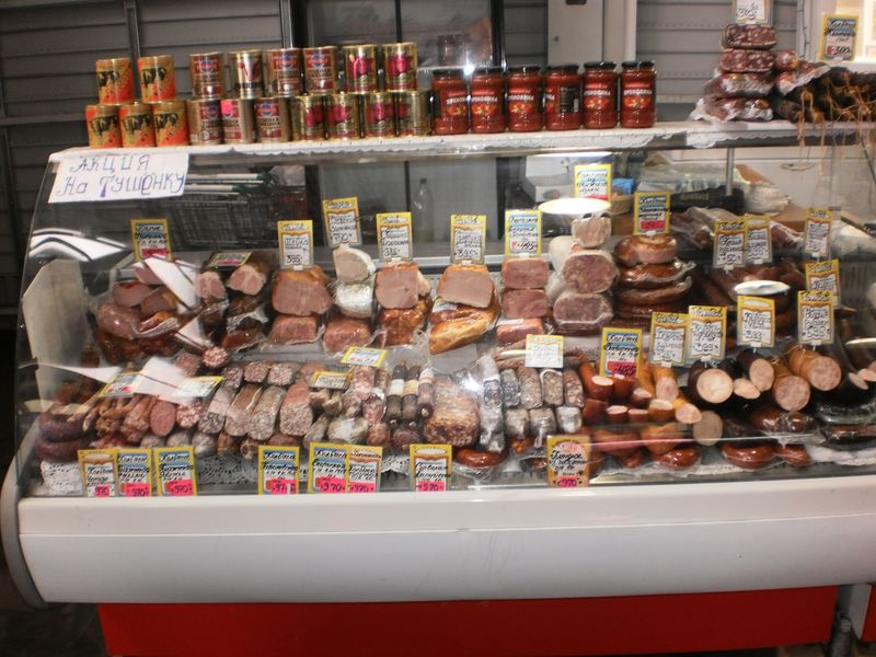 На рынке "Ополье" нашли колбасу без документов и множество нарушений