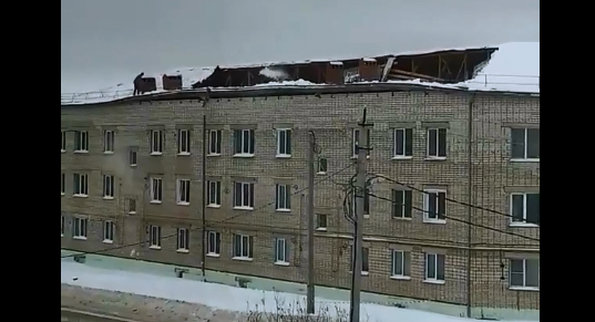 Крышу в Вязниках, обрушившуюся под весом снега, починили