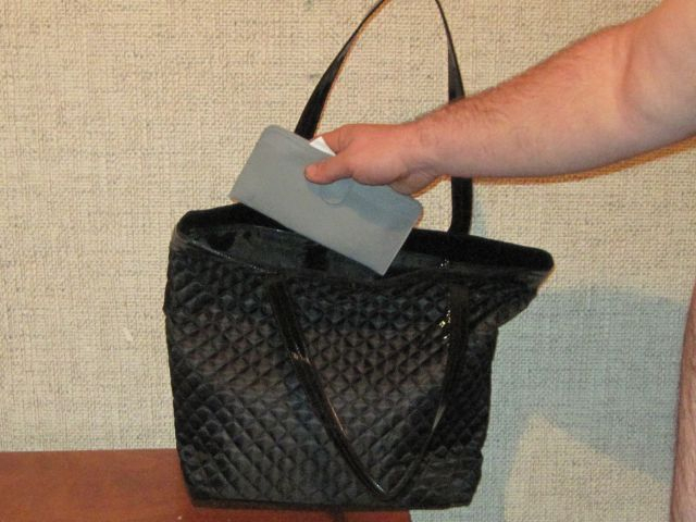 Гусевчанин заходил в организации Владимира, воровал женские сумки и уходил