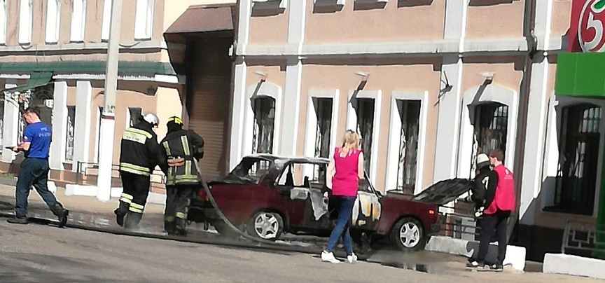 "Пятёрка" сгорела возле "Пятёрочки" в Юрьев-Польском (видео)