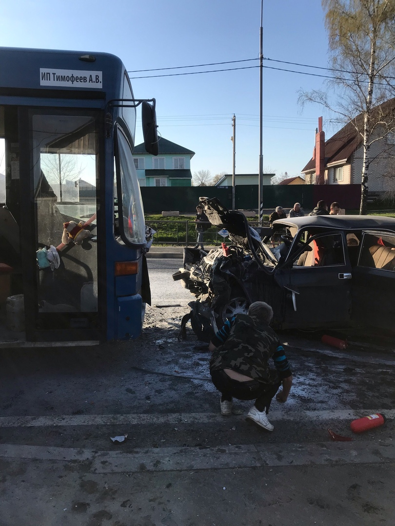 Лобовое столкновение легковушки и автобуса под Владимиром: есть пострадавший