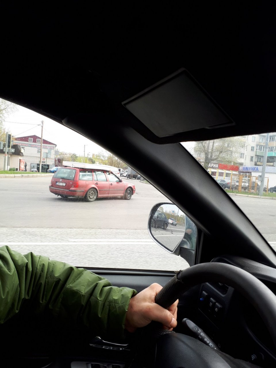 Владимирцев насмешил автомобиль с матрасом на крыше