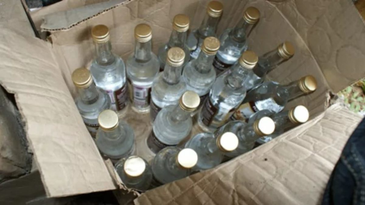 Полицейские изъяли 40 000 бутылок контрафактной водки