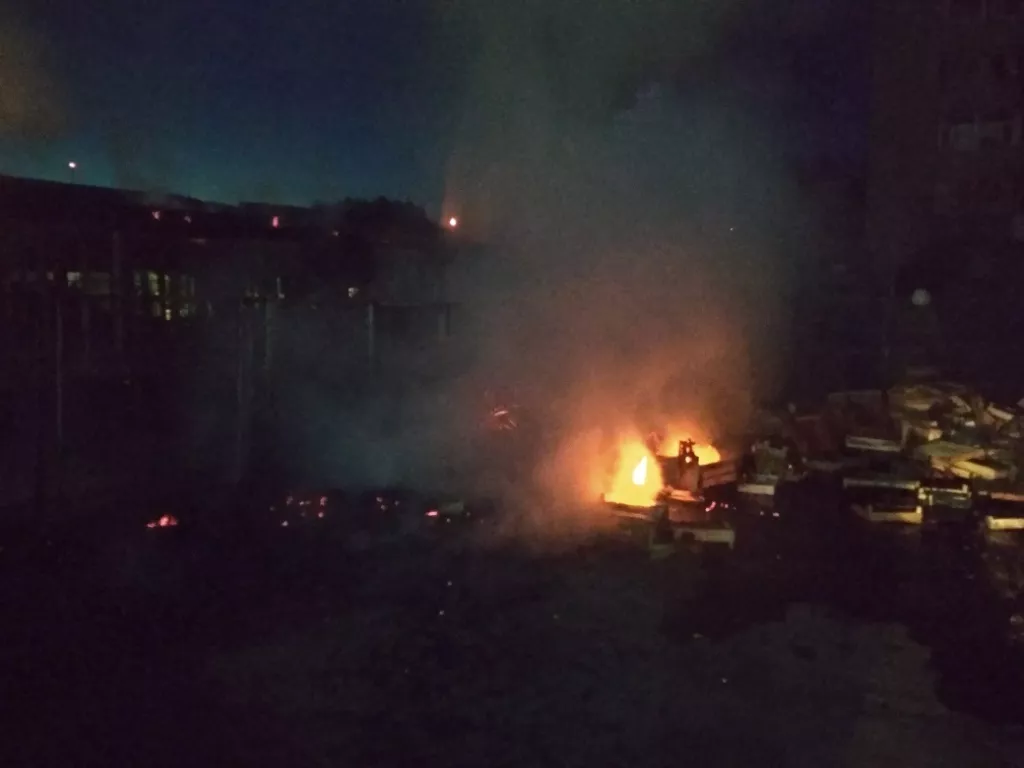 Фото к статье: В Коврове полыхал рынок