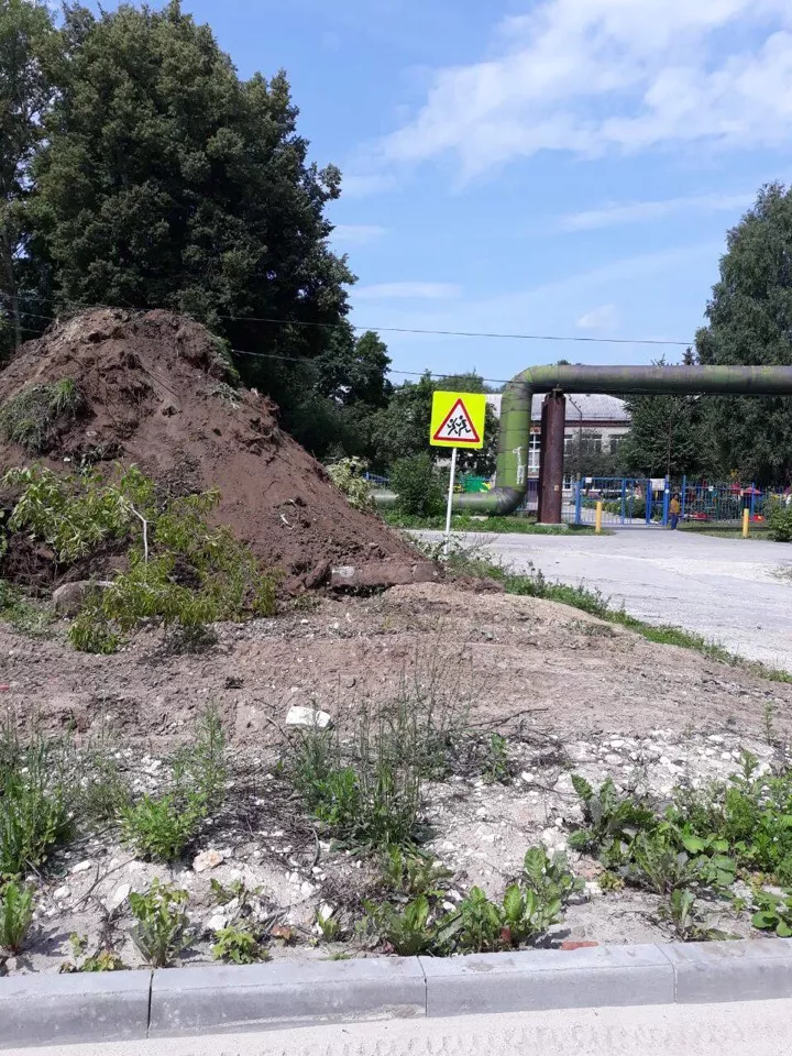 Фото к статье: Опасное соседство: на улице Мира строят парковку вплотную к детскому садику