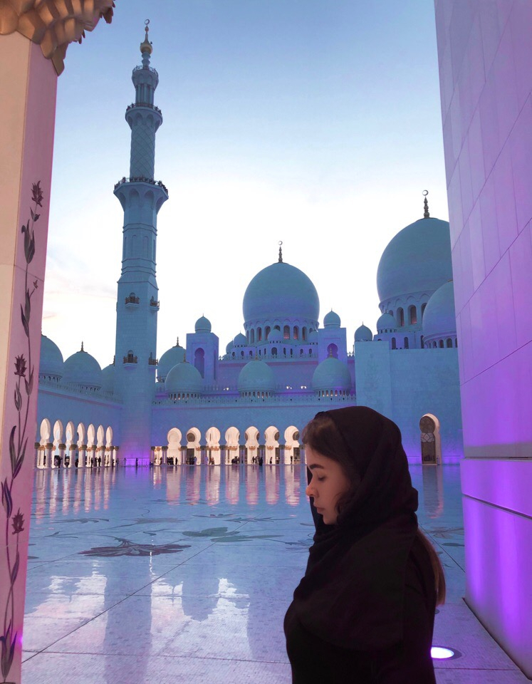 Горожанка: "Эмираты — страна "золотых" мечетей"