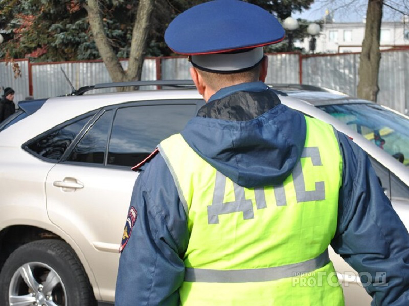 Во Владимире водитель и пассажир повели себя странно при виде полицейских