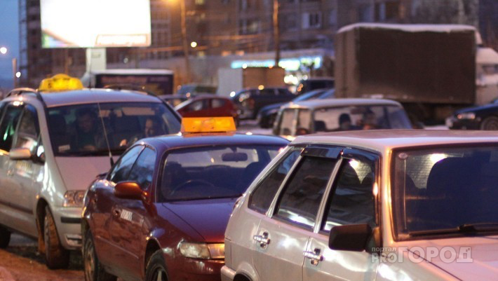 В Киржаче диспетчер такси оказалась замешана в махинациях