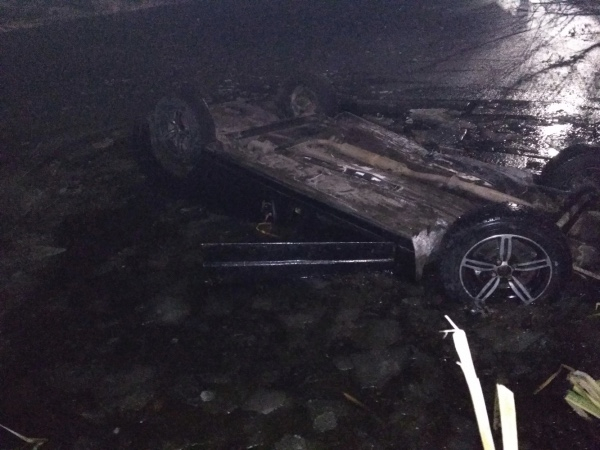 В Вязниковский районе автомобиль с двумя людьми опрокинулся в реку