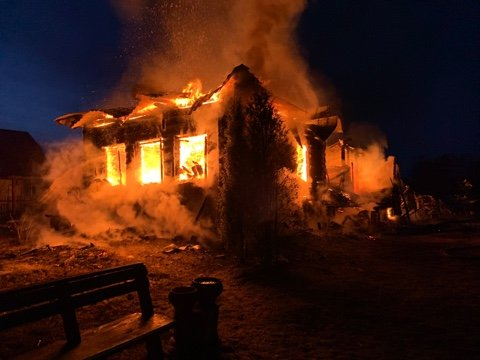 В Александровском районе снова сгорел жилой дом
