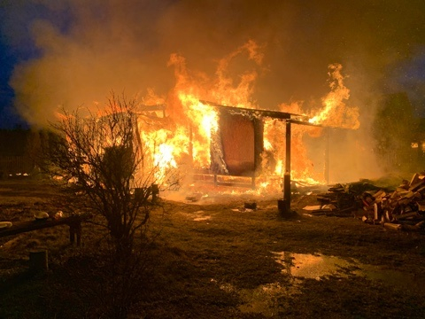 Крупный пожар в Струнино оставил без крова семь человек