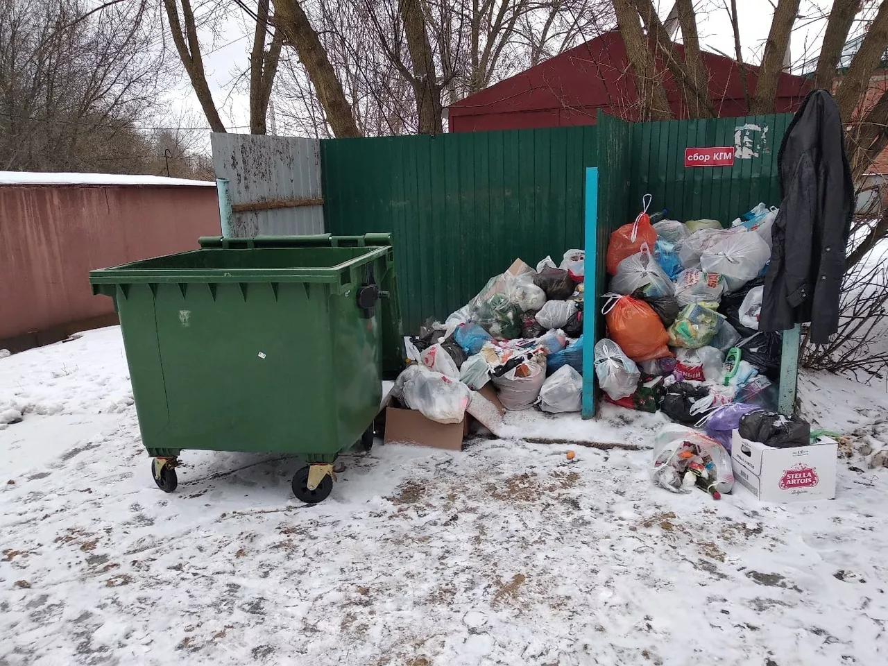 Фото к статье: Жители Владимира продолжают высказывать недовольство уборкой мусора