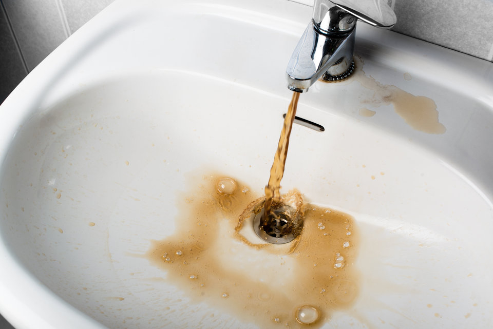 Муромскую управляющую компанию наказали за некачественную воду из-под крана