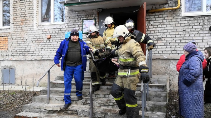 В Гусь-Хрустальном пожарные спасли старушку