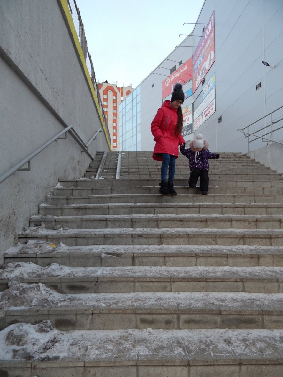 Во Владимире сделали пандус лишь до середины лестницы