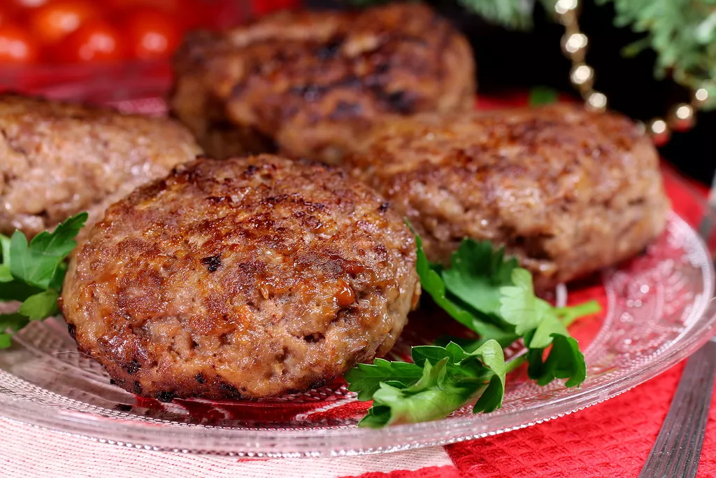 Фото к статье: В Александрове обнаружили “опасные” котлеты