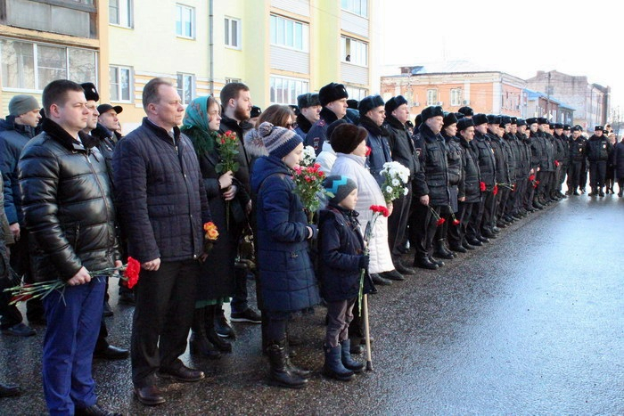 В Коврове прошла торжественная церемония в честь открытия мемориальной доски