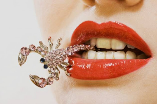 Гороскоп на 2 марта: у Козерога будет аврал, а Скорпиону звезды обещают отличный день