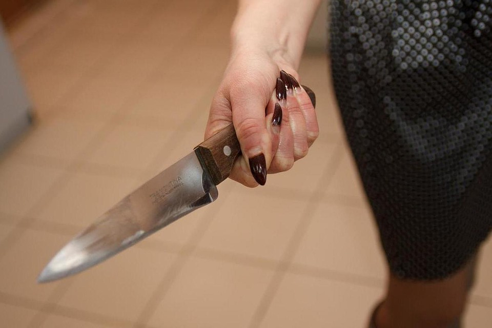 В Собинке взрослая женщина 16 раз вонзила нож в девочку-подростка