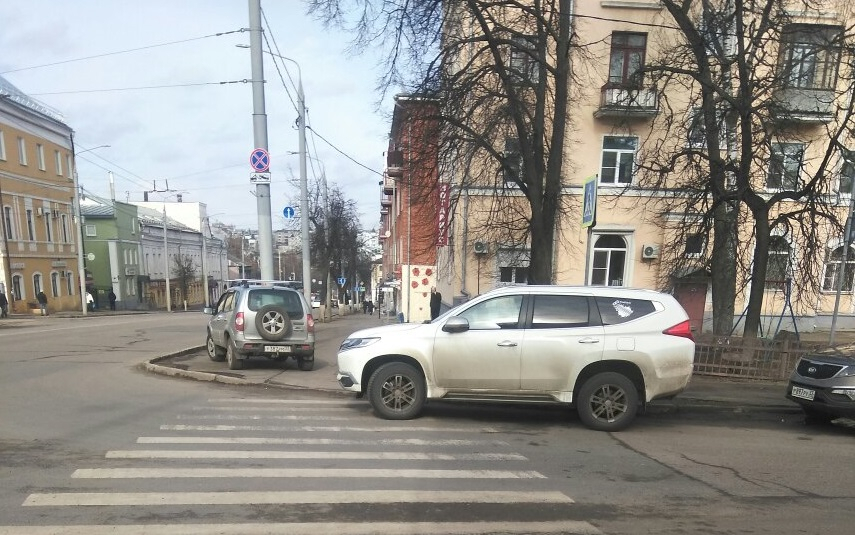 "Паркуюсь, как хочу!": во Владимире вновь встречаются автохамы