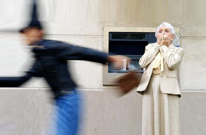 Во Владимире молодой парень грабил старушек на улице