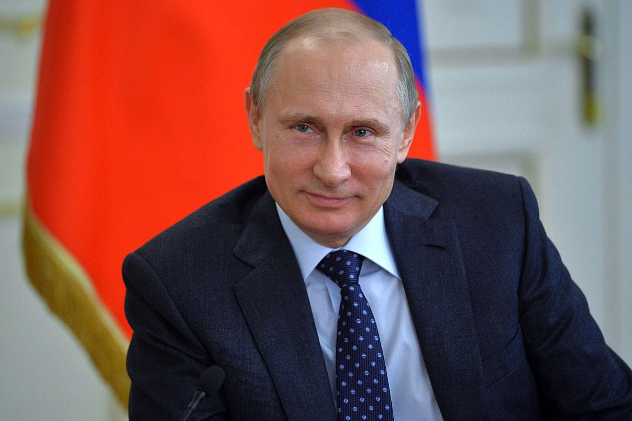 Путин предложил выделить по 12 тысяч рублей на каждого сотрудника предприятий