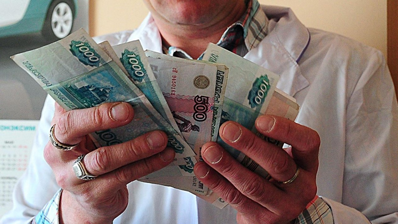 В 35 больницах Владимирской области выявили нарушения с выплатами медикам